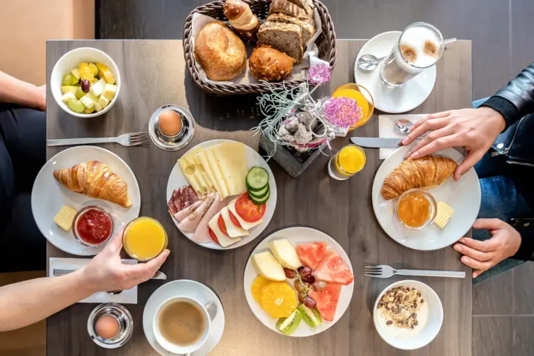 Hotel Ingolstadt Guesthouse Die Galerie lecker fruehstuecken